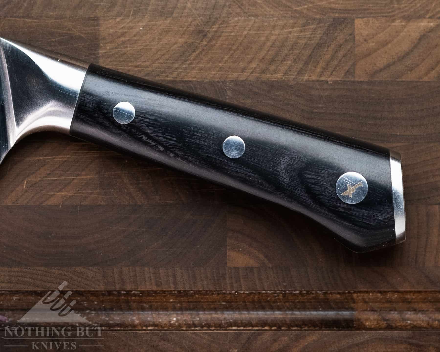 The handle of the Cutluxe Artisan chef knife has a way of locking into your palm, but since the corners are so smooth and heavily rounded, it’s still easy for to shift your grip when cutting food.