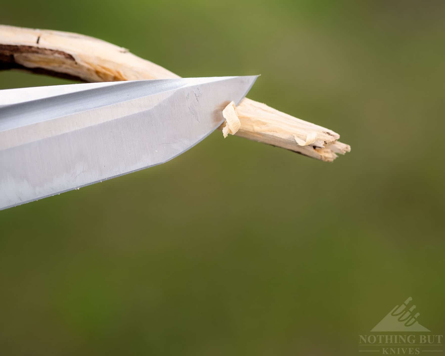 The tip section of the Vosteed Thunderbird blade can be used for working with wood. 