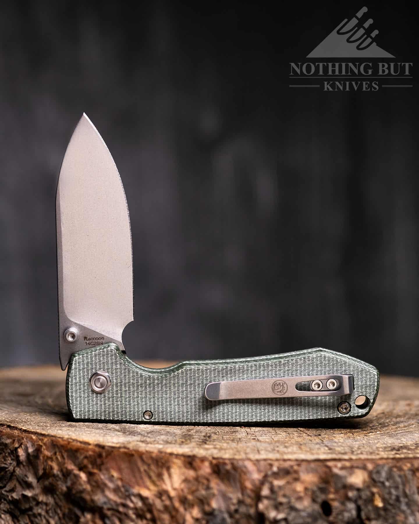 The Vosteed Racoon features a button lock, micarta handle scales and a 14C28N steel blade.