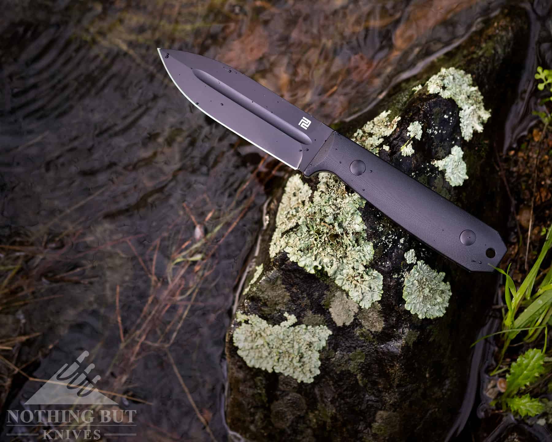 Artisan Cutlery Wreckhart Review - Image 2 The Wreckhart is a tactical survival knife hybrid.