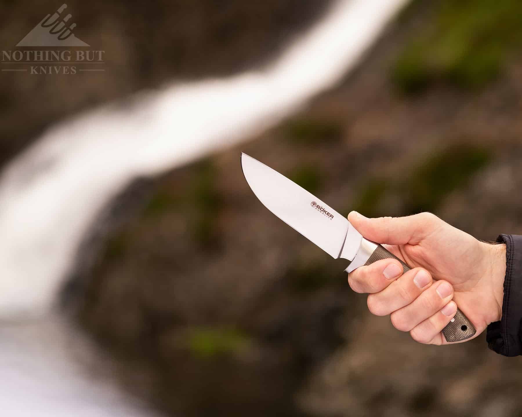 Boker Arbolito Hunter Review - Image 10 The handle on the Arbolito Hunter is a bit thin but still comfortable.