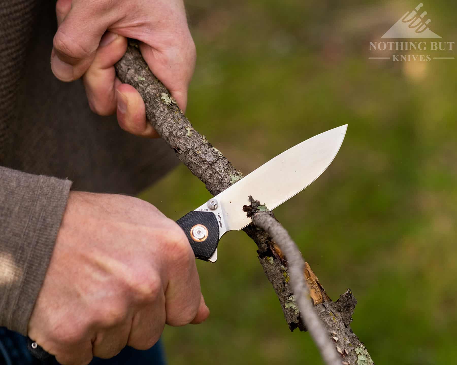 The 154CM steel blade of the Vosteed Labrador is hardened above 60HRC. 