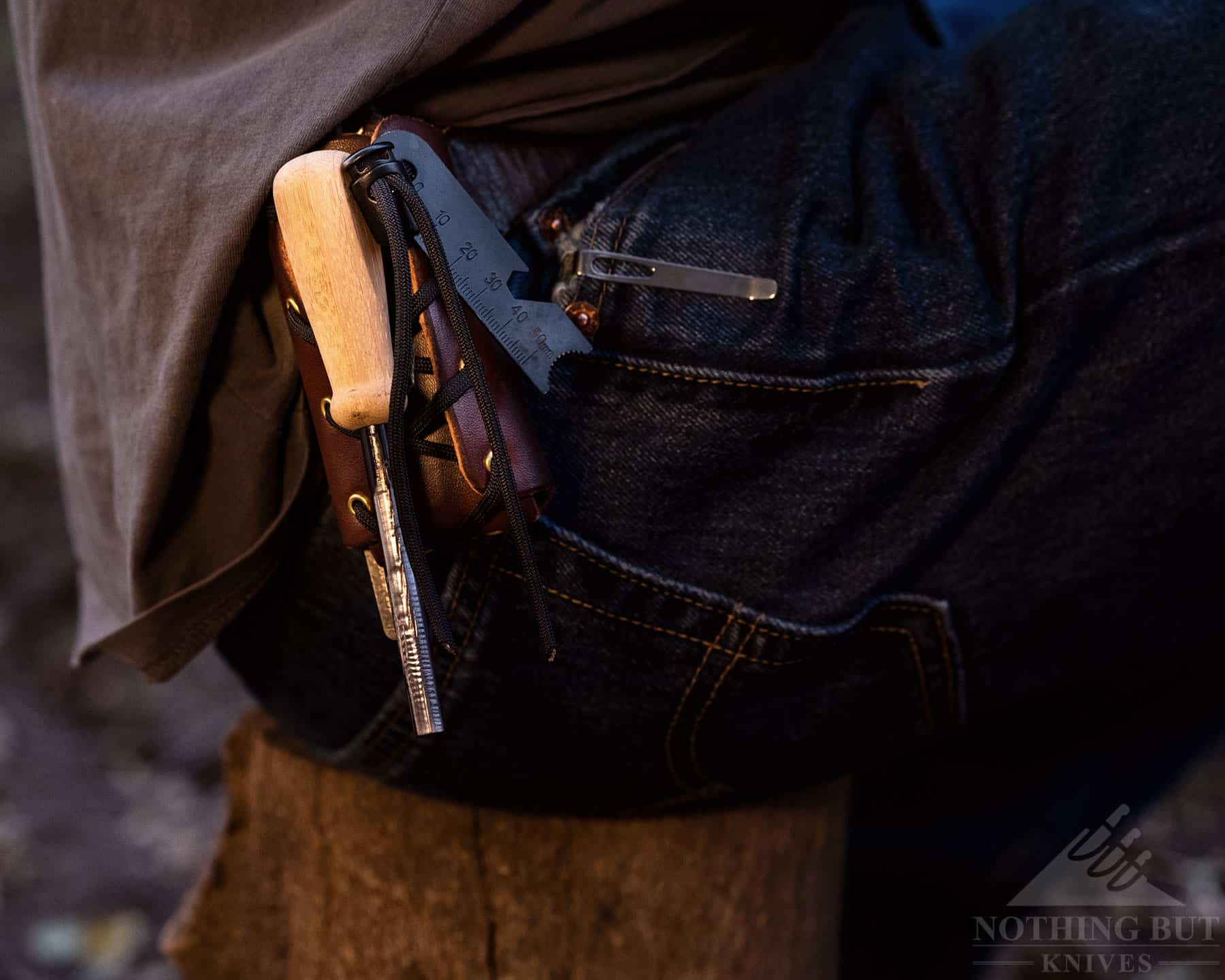 The parachord on the Esee Pinhoti sheath is a perfect place to carry small accessories. 