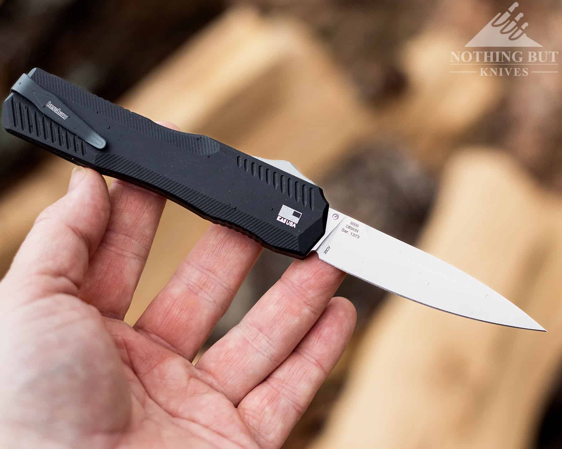 The Kershaw Livewire is built with the same utilitarian functionality that made this brand an industry staple. 