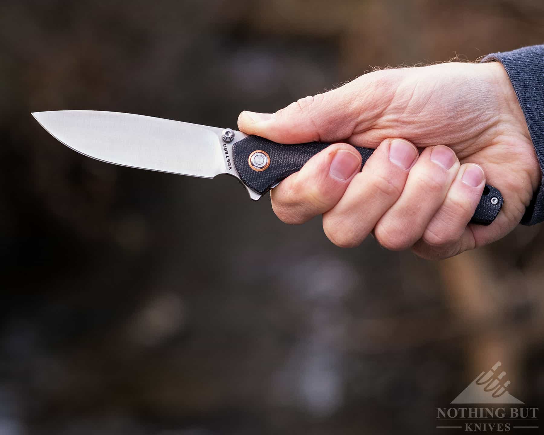 The jimping on the Labrador's flipper tab make the knife easy to open easy to open and it serves as traction for the thumb when gripping the knife.