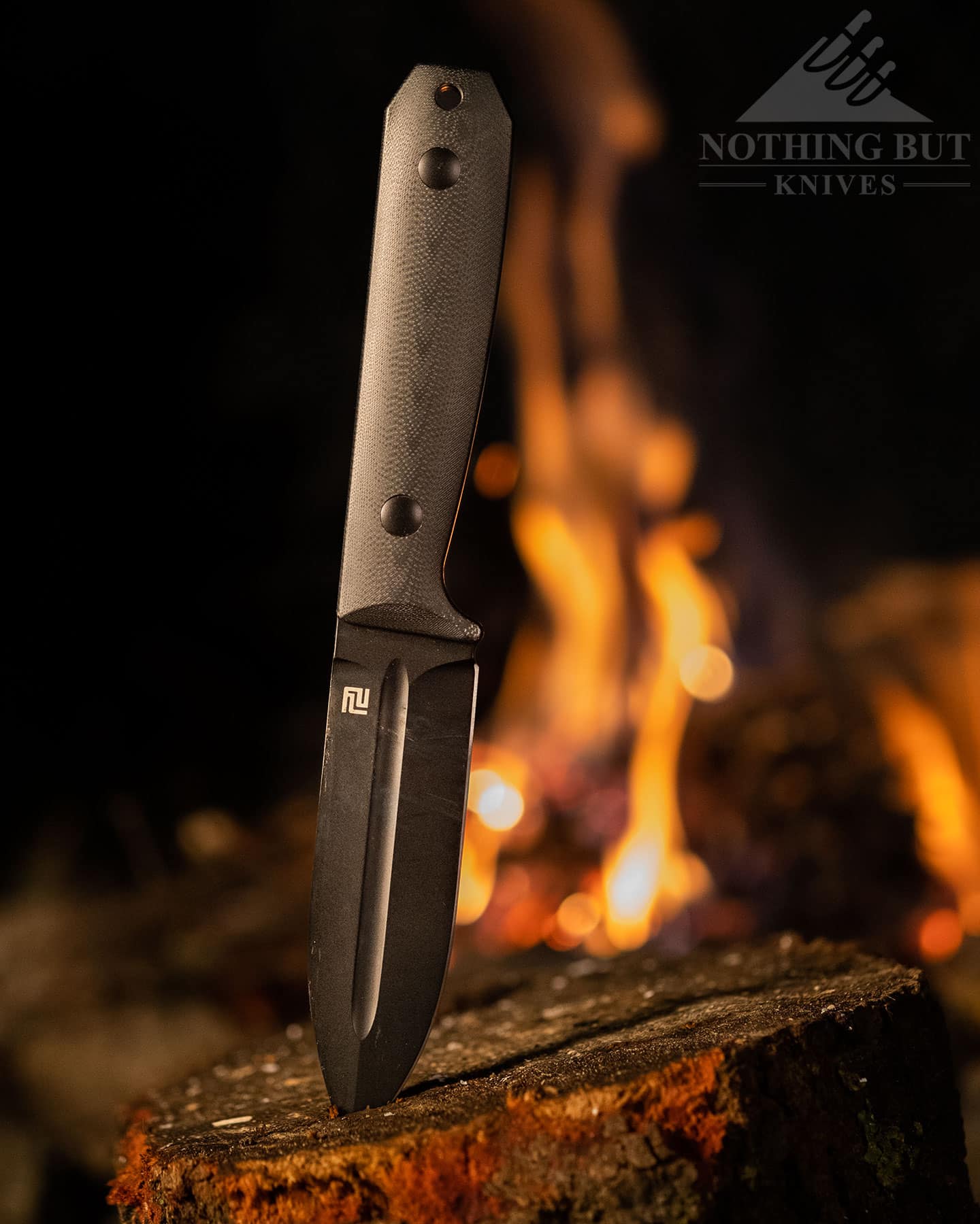 The Artisan Wreckhart was designed by Joe Flowers to be a wilderness capable survival knife with tactical applications. 