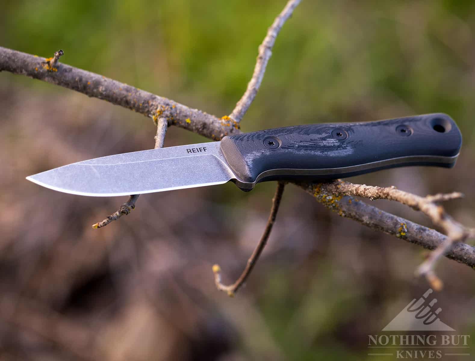 The Reiff F4 has two options for a sheath. It ships with either a leather sheath or a kydex sheath. 