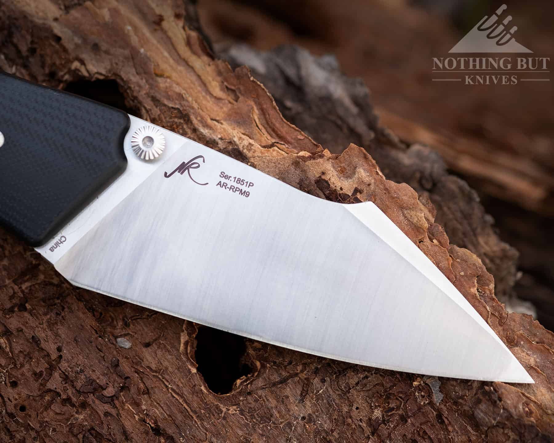 The Artisan Cutlery Ahab blade shape takes inspiration from centuries of projectile evolution that culminated in the backswept barb on a harpoon.