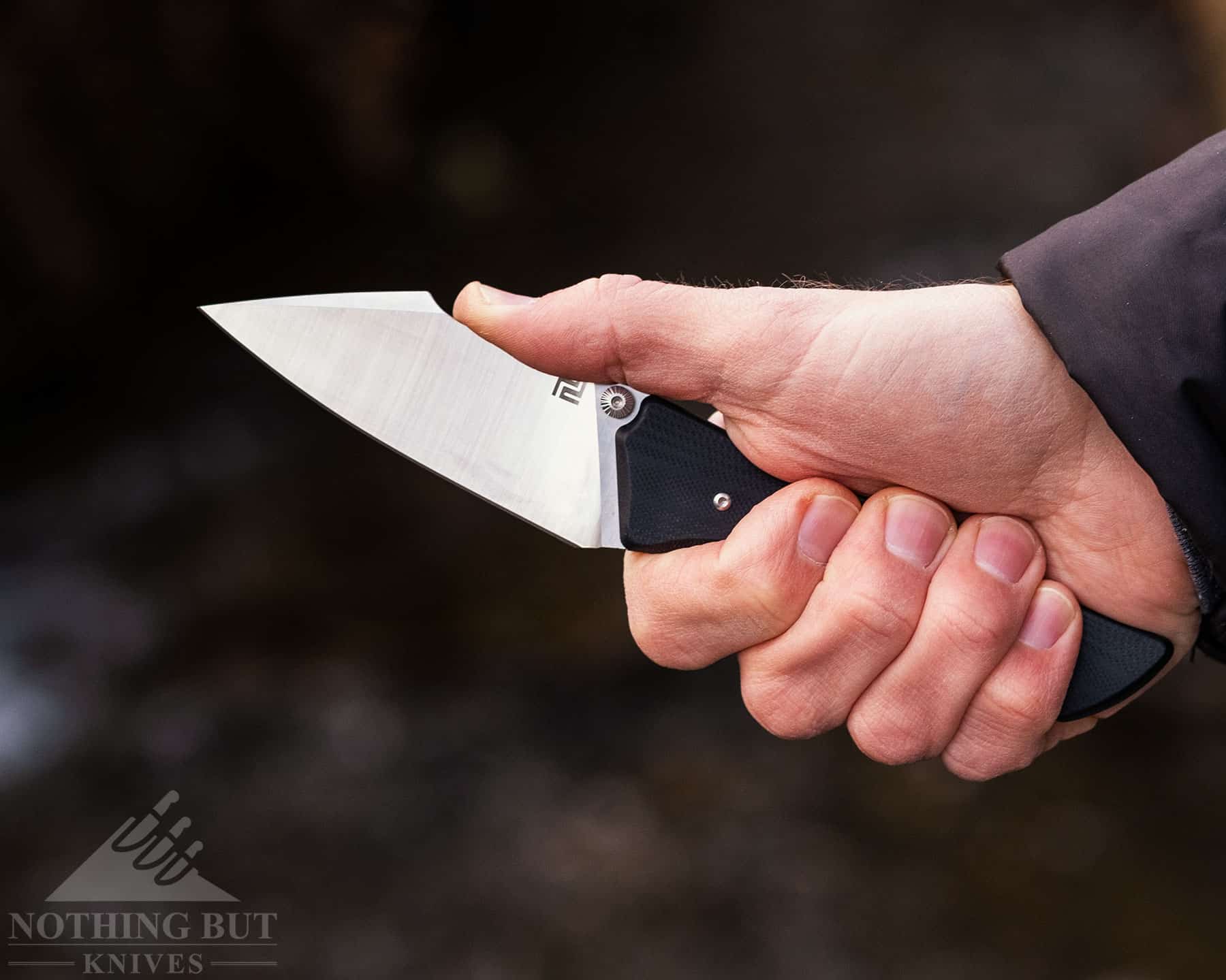 The harpoon shaped blade of the Artisan Cutlery Ahab make it ideal for bracing with your thumb. 