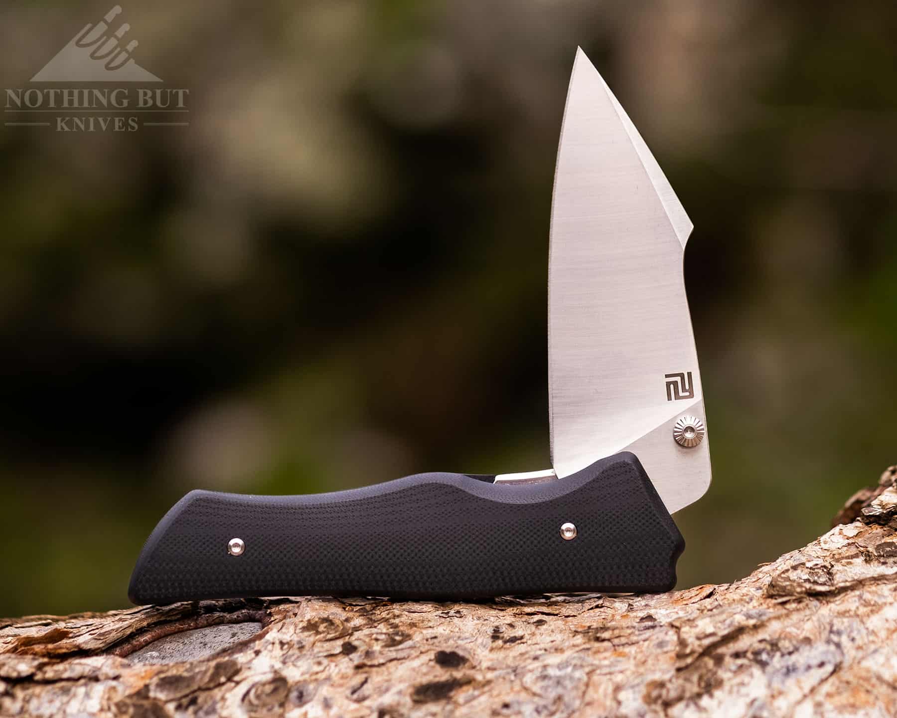 The new Ahab folder is a solid addition to Artisan Cutlery's catalog.