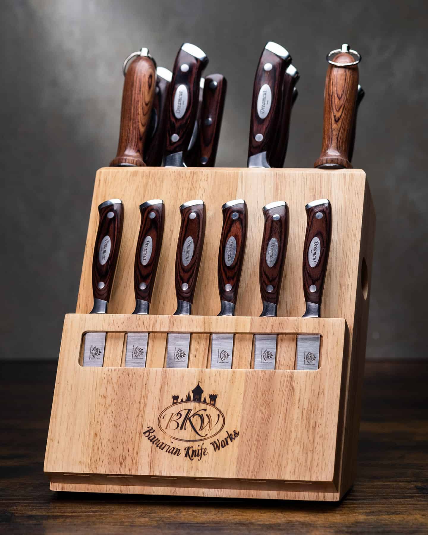 Each knife included in the Bavarian Knife Works 19-Piece Dreamcut set actually feels like it has a different, essential use.