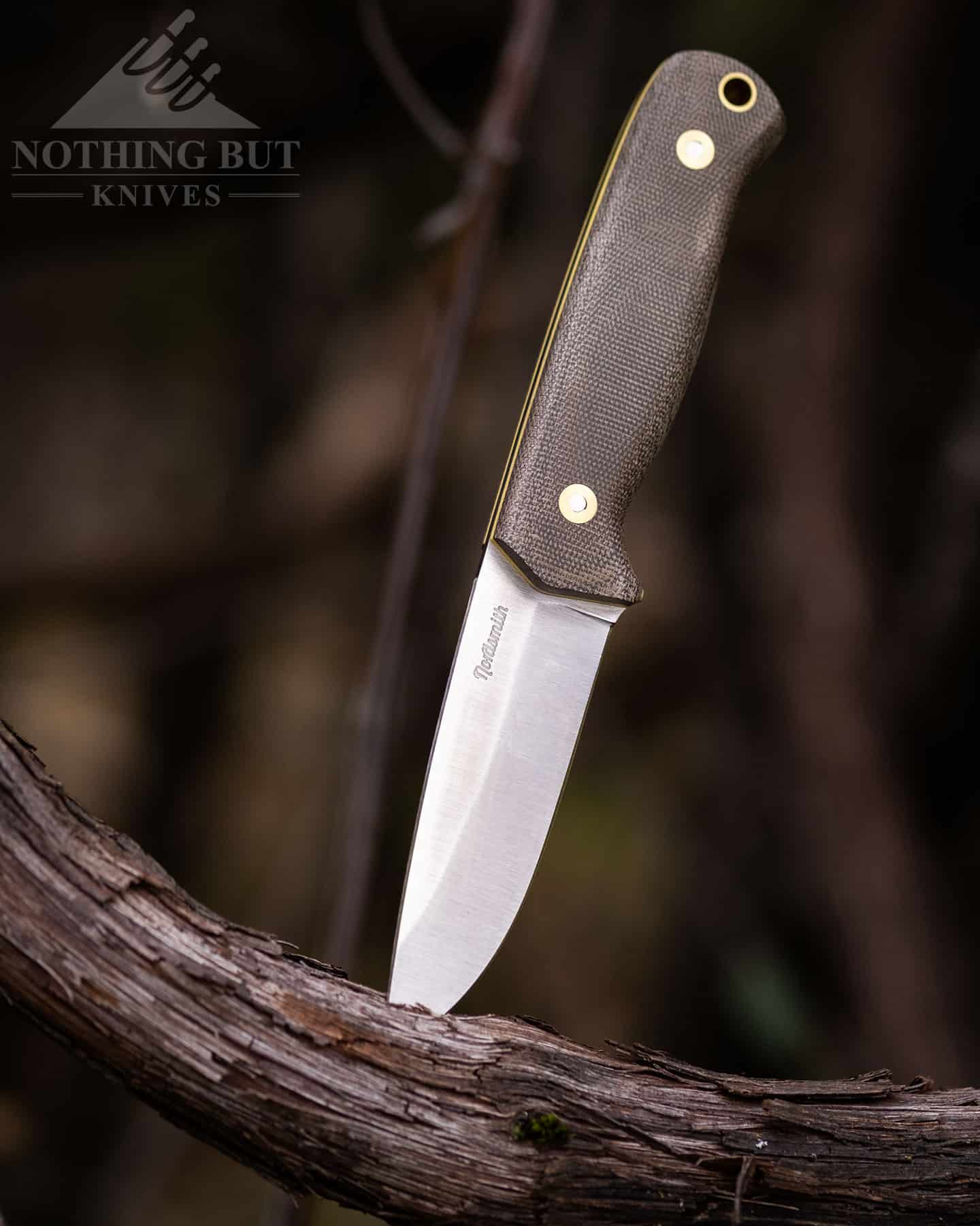The Nordsmith Pilgrim Lt is a premium bushcraft knife that is comparable to the Reiff F4.