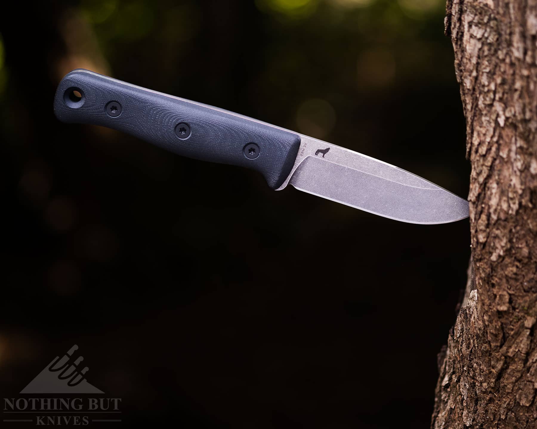 It is easy to assume the G10 handle scales are actually made of Micarta due to the Reiff F4's excellent texturing. 
