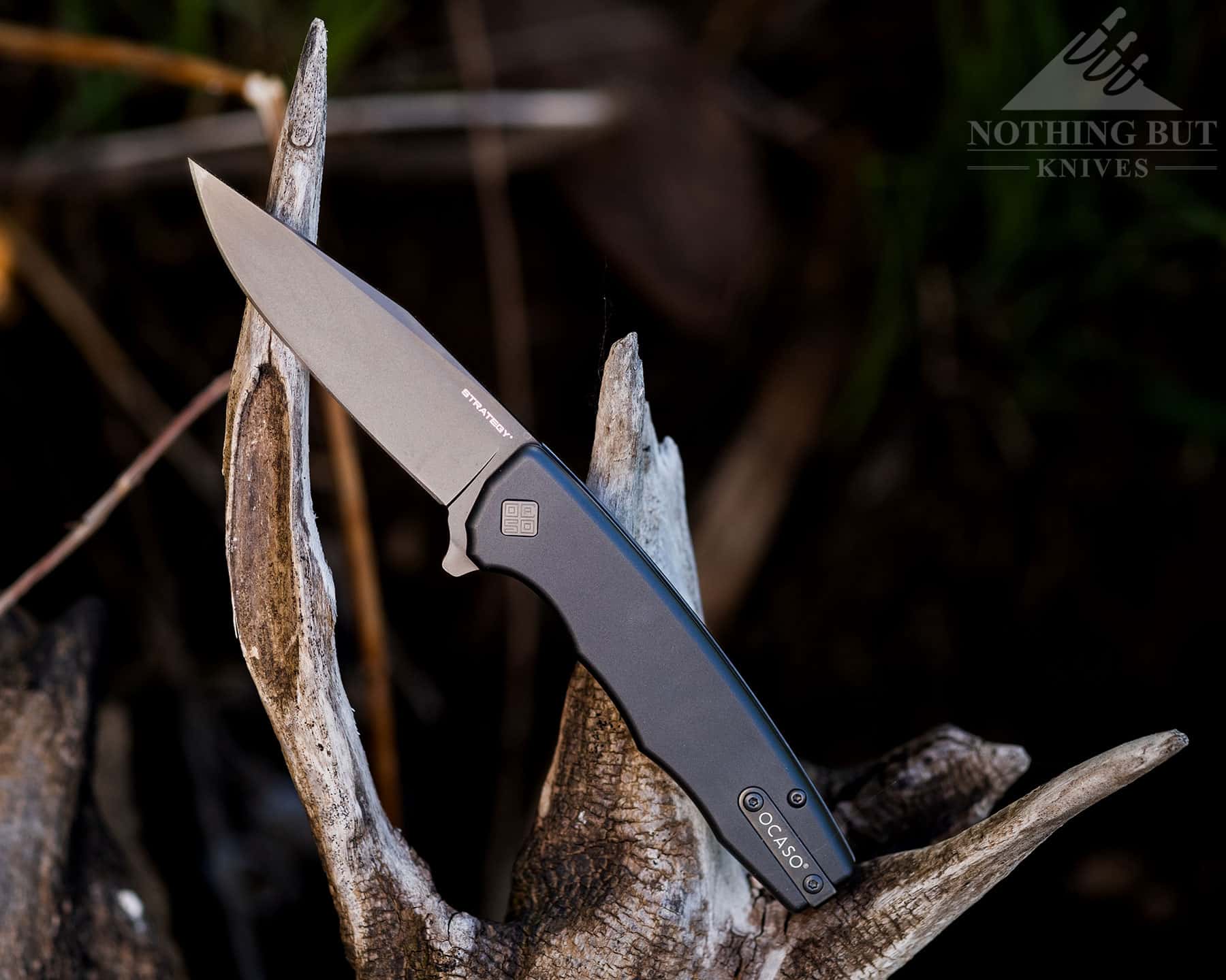 Ocaso Strategy Review - Image 22 Outdoor with the Ocaso Strategy folding knife.
