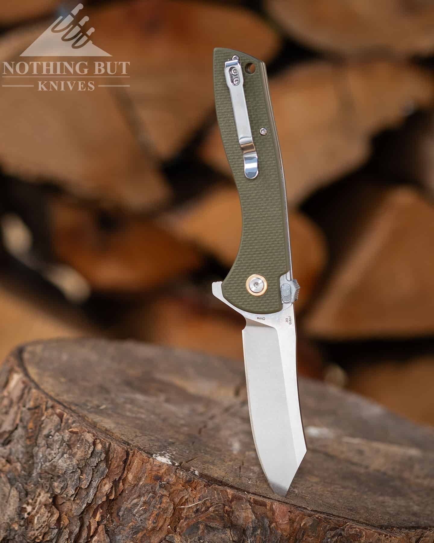 The Best D2 Steel Knives And What Makes Them Great - Image 12 The CJRB Kicker is a great hard-use folder with a tough D2 steel blade.