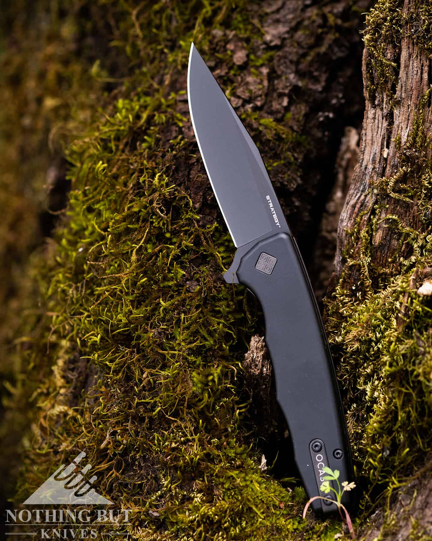 The Best D2 Steel Knives And What Makes Them Great - Image 9 The Ocaso Strategy is with D2 steel blades in a variety of finishes.