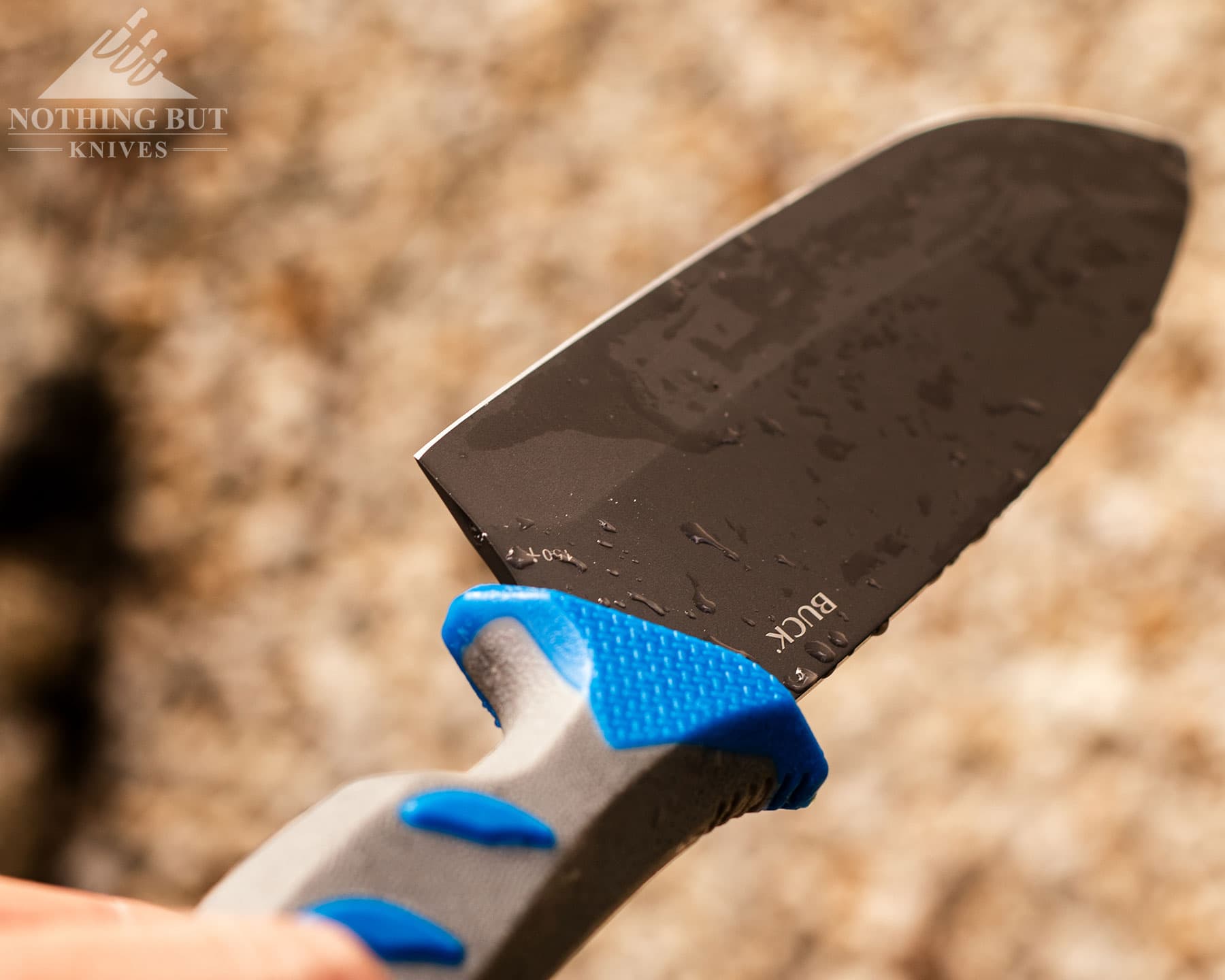 Downward angle of the Buck Hookset knife with cutting edge and handle.