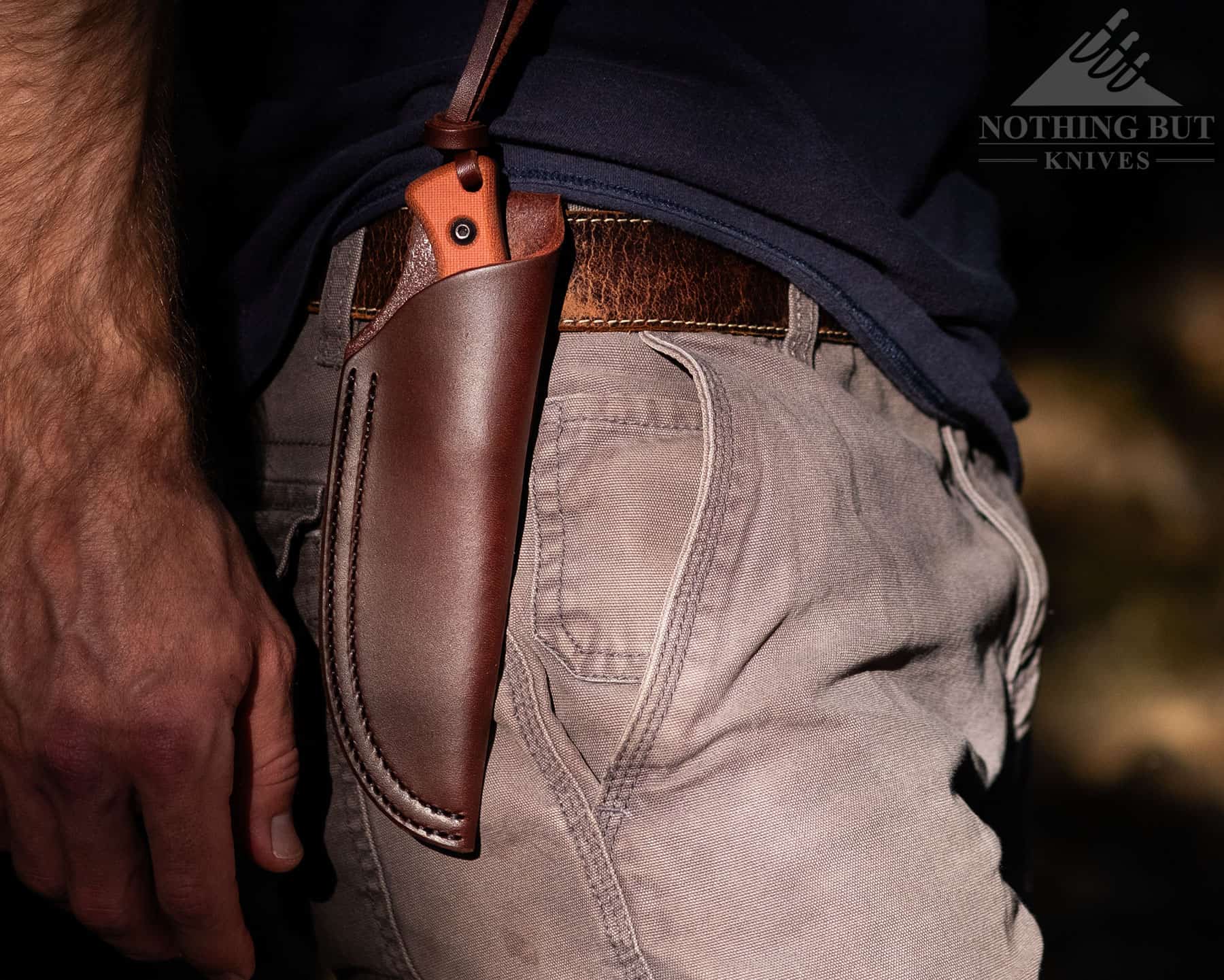 I love the way the sheath sits on the belt. It’s a pretty compact knife, and the leather sheath leans into that.