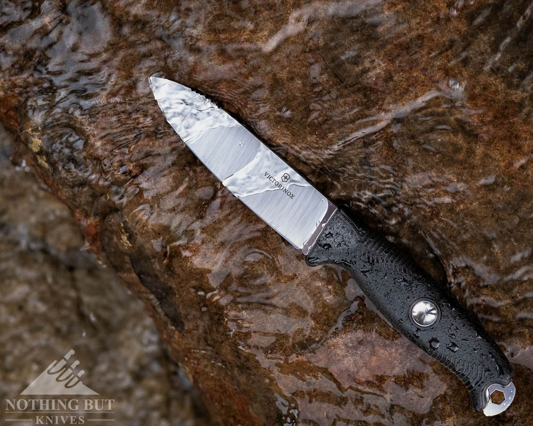 The Venture Pro holds up well in wet or humid locations thanks to its 14C28N steel blade and TPE handle. 