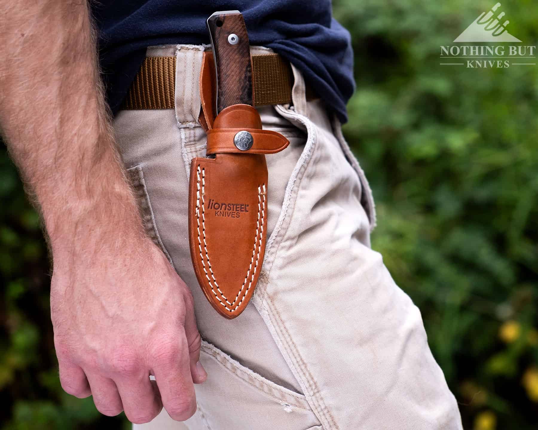 The LionSteel M4 sheath sits low on the hip, so that it does not get in the way of camping or bushcraft activities. 