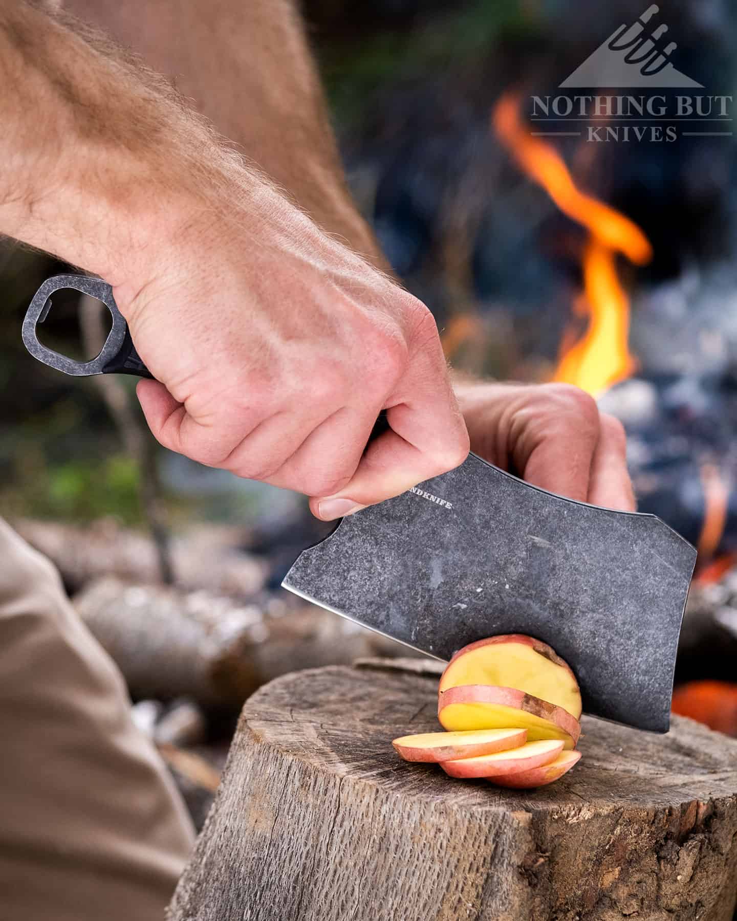 Camping cooking with the Vosteed Minibarbar cleaver. 