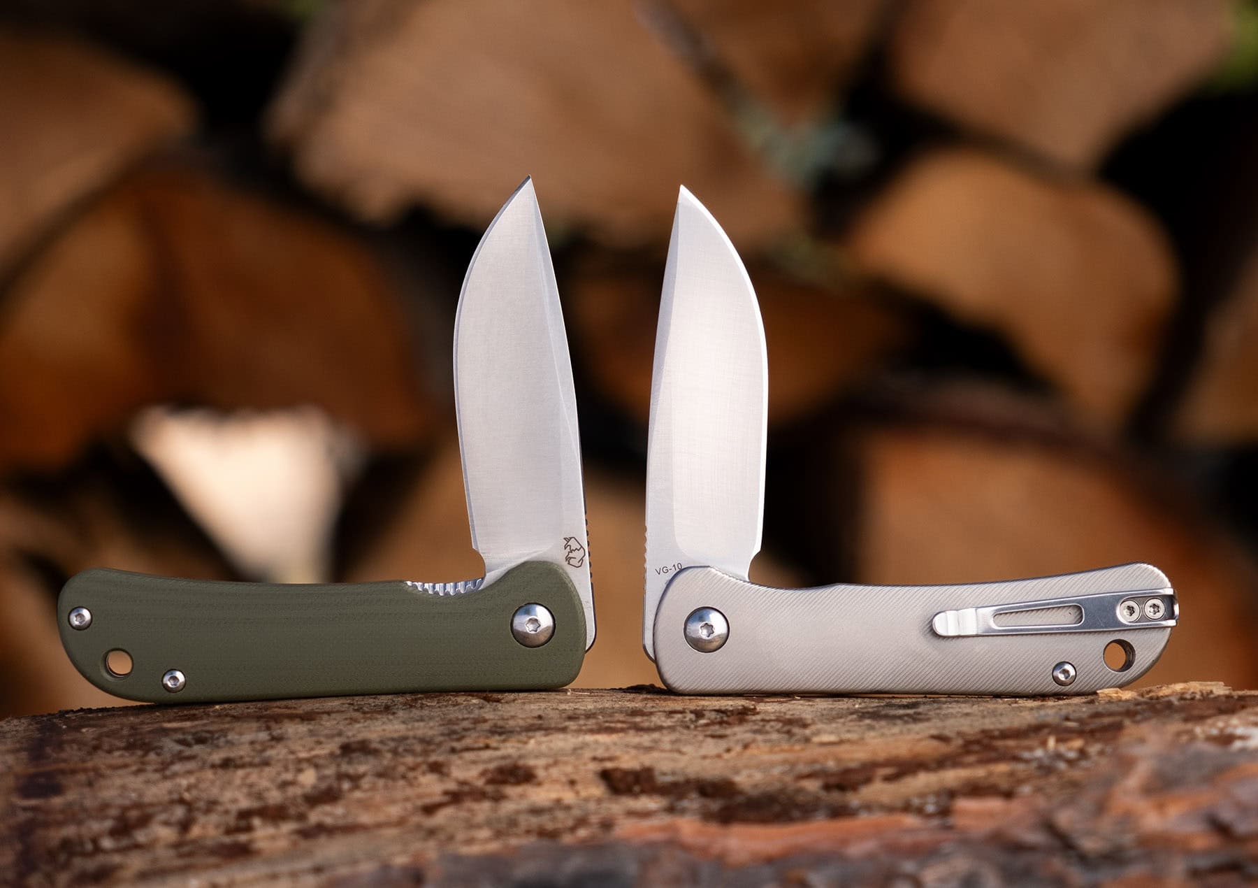 The Fast Eddie is available with G10 or titanium handle scales.