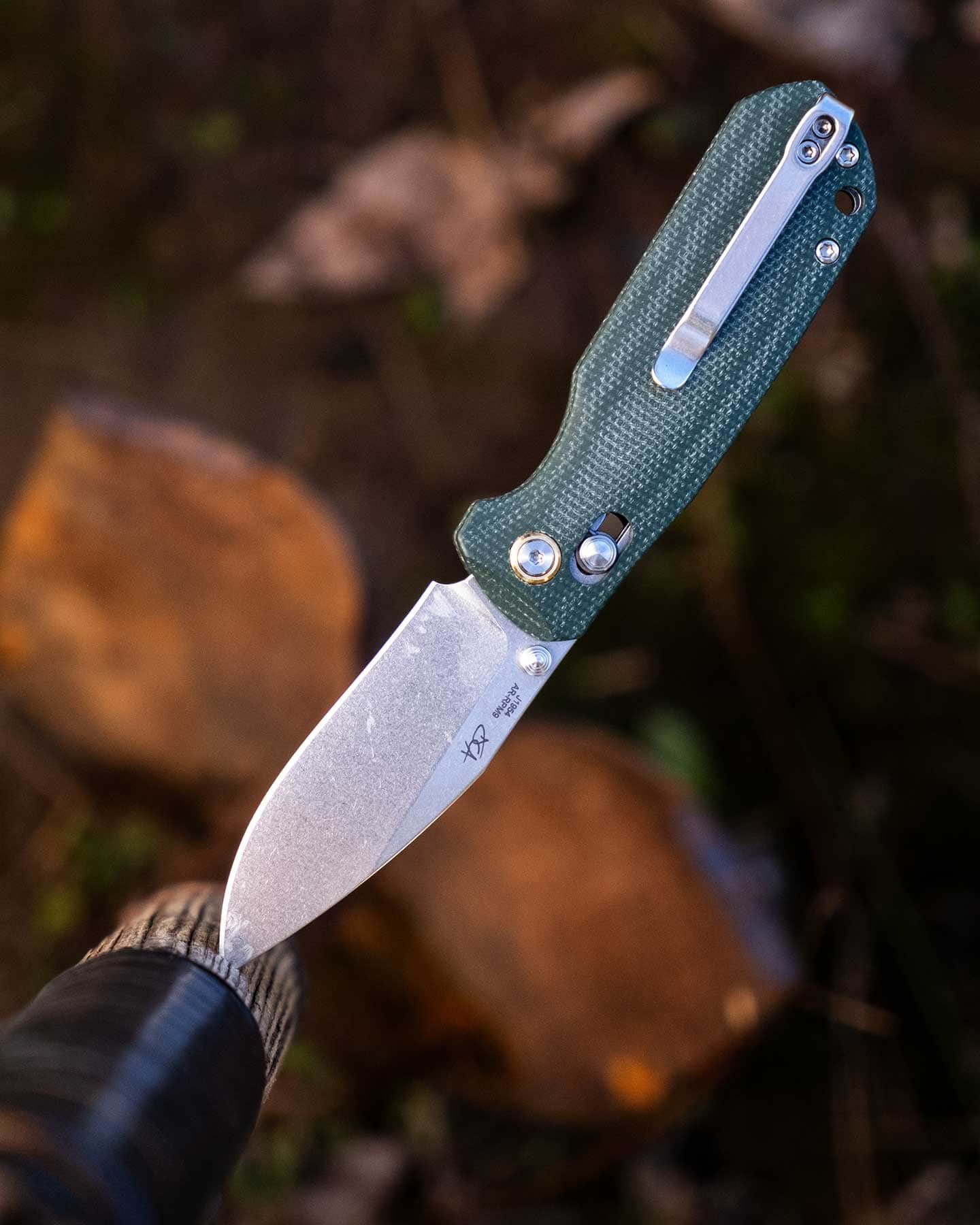 An overhead view of the CJRB Maximal pocket knife sticking out of a shovel handle.