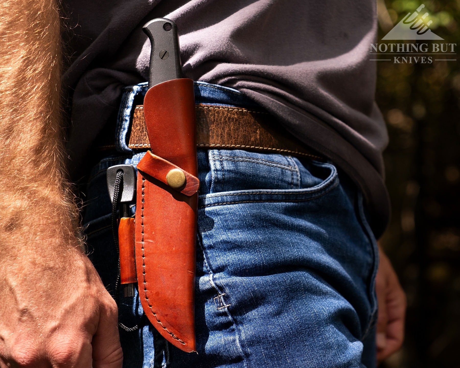 Skallywag Tactical. The Wanderer Review. - Image 9 Skallywag tactical in its leather sheath on a persons hip