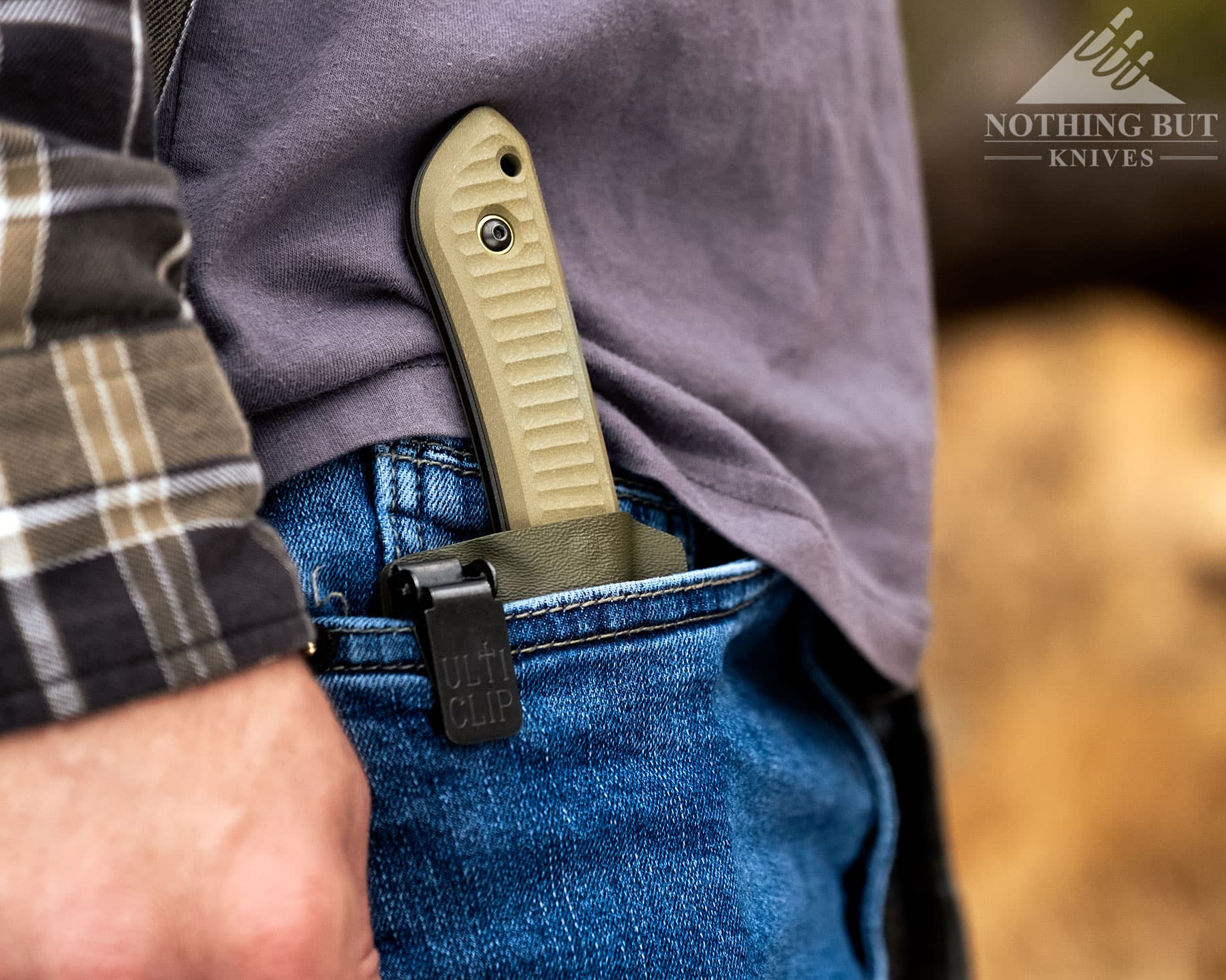 Schwarz Knives Overland X Review - Image 8 A close-up of the Schwarz Overland X in its kydex sheath in the right, front pocket of a person's jeans.