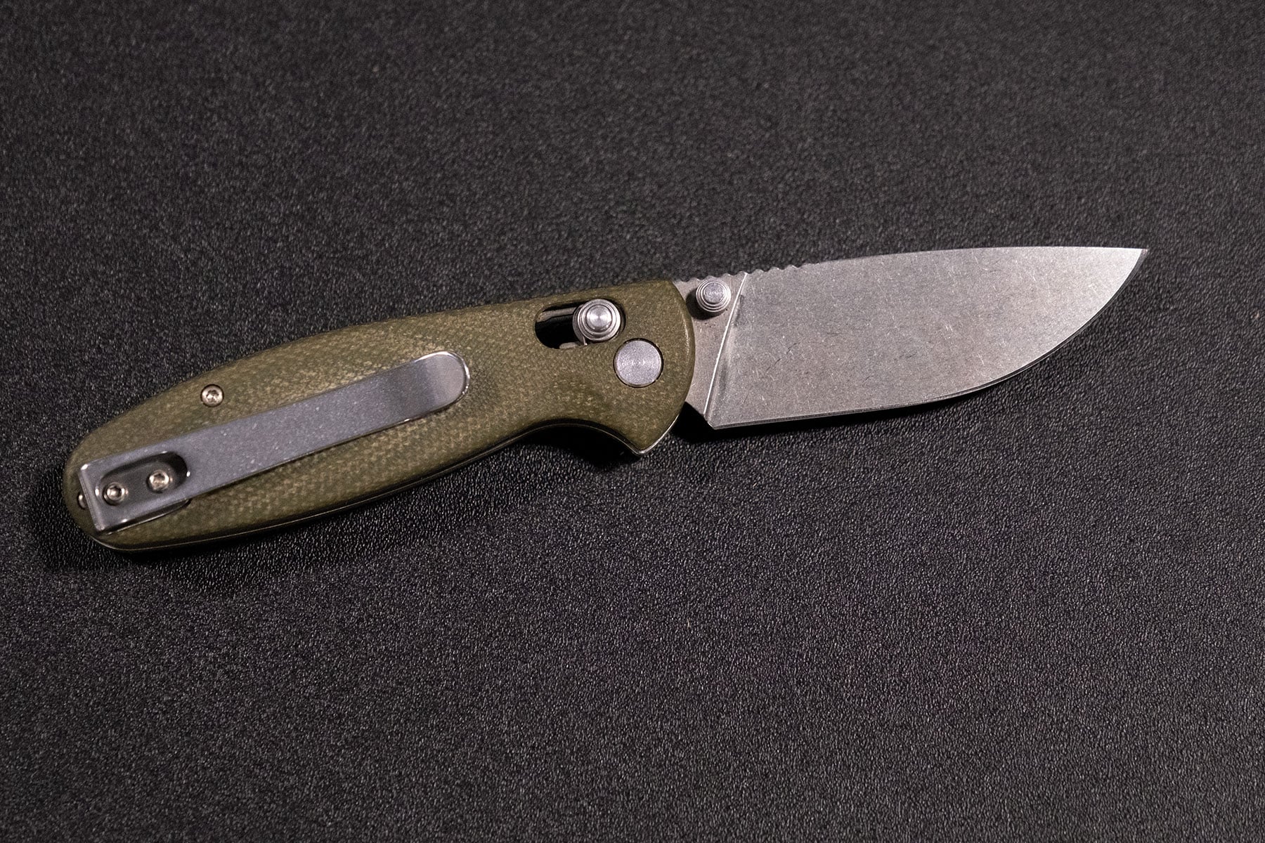 The new Esee folder with a cross-bar lock announced at SHOT Show 2026. 